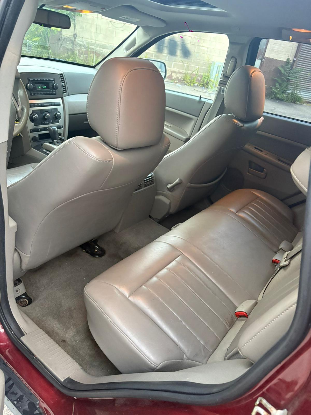 Jeep Grand Cherokee Laredo V6