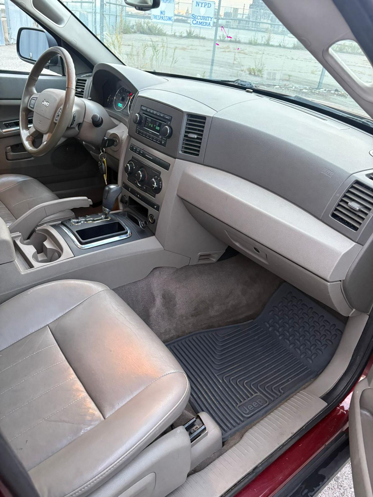 Jeep Grand Cherokee Laredo V6