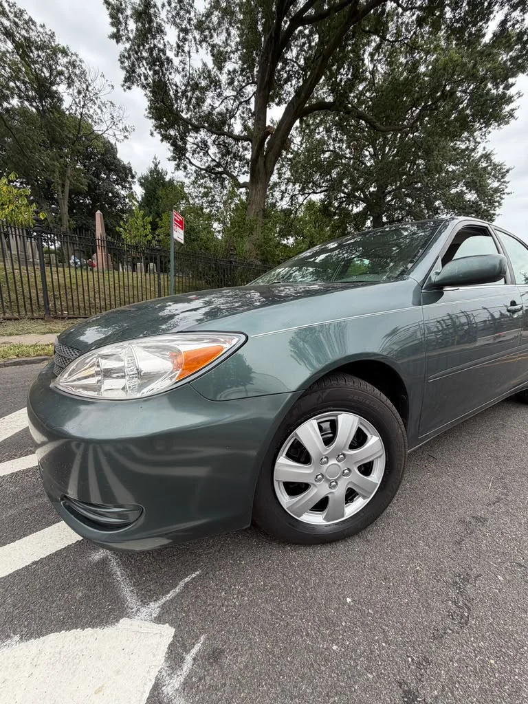 2004 Toyota Camry LE