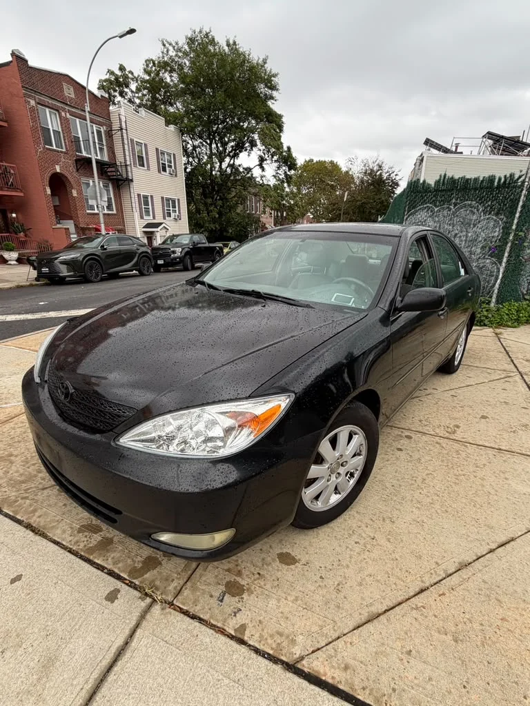 2003 TOYOTA CAMRY LE V6