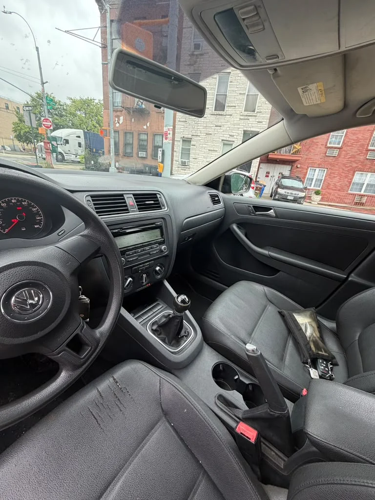 2011 VOLKSWAGEN JETTA