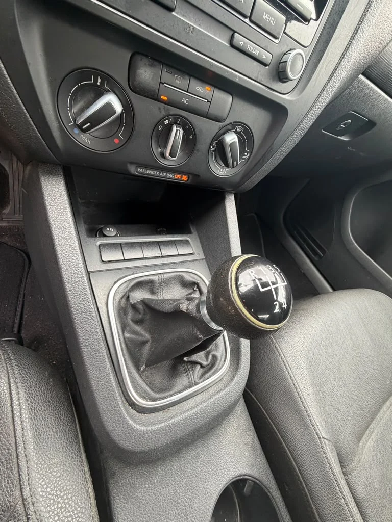 2011 VOLKSWAGEN JETTA